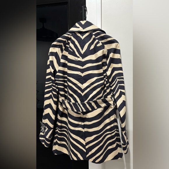531. Coach Zebra Print Black and Cream Trench Coat Coach- XS/TP Fits Medium - Picture 4 of 6